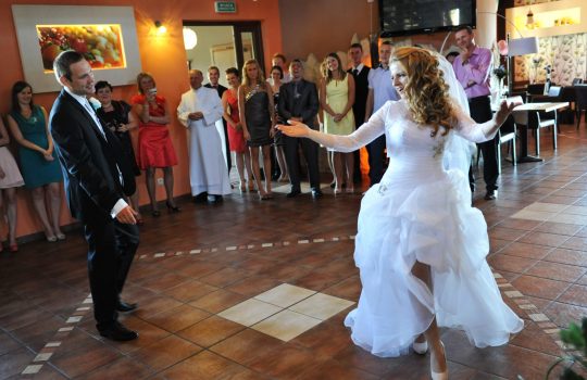 nasza fotografia i filmowanie jest niebanalne dobry sprzęt i wielkie doświadczenie zakład istnieje od 1954 roku firma rodzinna żona tym razem prowadzi taniec pierwszy