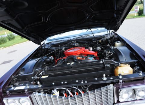 na ślub piękne ślubne auto wielki silnik V8 cadillaca, ślubne auto Kłodzko